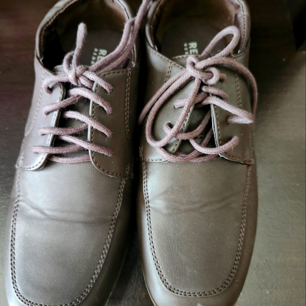 Kenneth Cole Reaction Boys Dress Shoes, Size 2